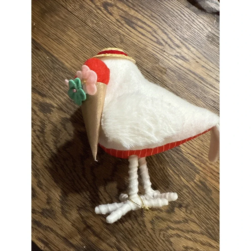 Target Spritz Valentine Featherly Friends JET 2023 Bird Straw Hat‎